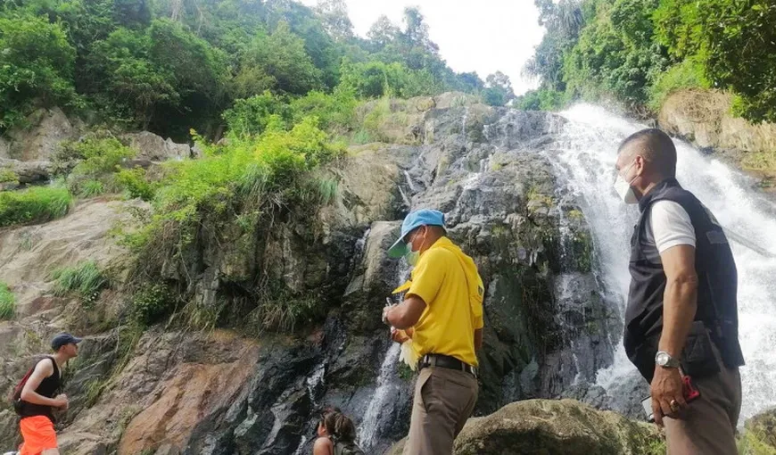 O româncă de 23 de ani a murit în Thailanda. Încerca să îşi facă selfie pe marginea unei cascade