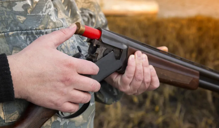 Un adolescent de 17 ani s-a împuşcat cu o armă de vânătoare a tatălui său