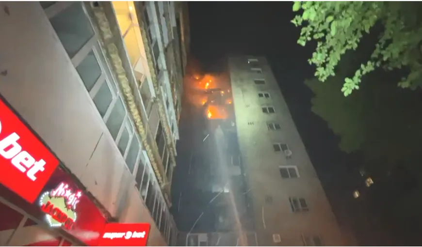 Incendiu într-un bloc cu 10 etaje din Bucureşti. A fost deschis dosar penal pentru distrugere