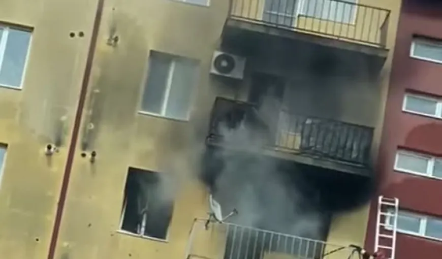 Incendiu violent într-un bloc din Floreşti, de 1 mai. Zeci de persoane, evacuate de urgenţă