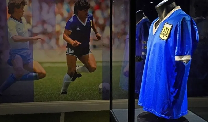 Tricoul în care Maradona a marcat cu „Mâna lui Dumnezeu”, vândut cu 9,3 milioane dolari. Preţul a depăşit toate recordurile pentru un tricou de colecţie
