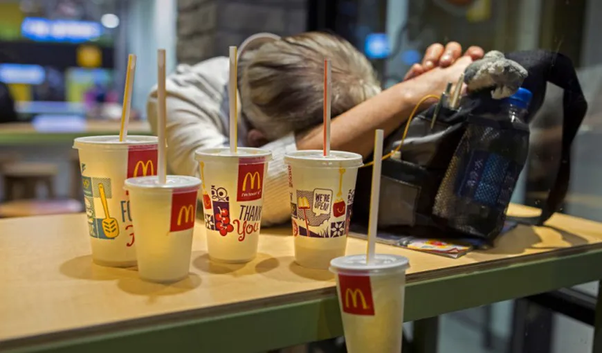Britanicii au ajuns la disperare din cauza facturilor. Se refugiază ore în şir la McDonald’s, unde se spală, se uită la tv şi folosesc wi-fi gratuit