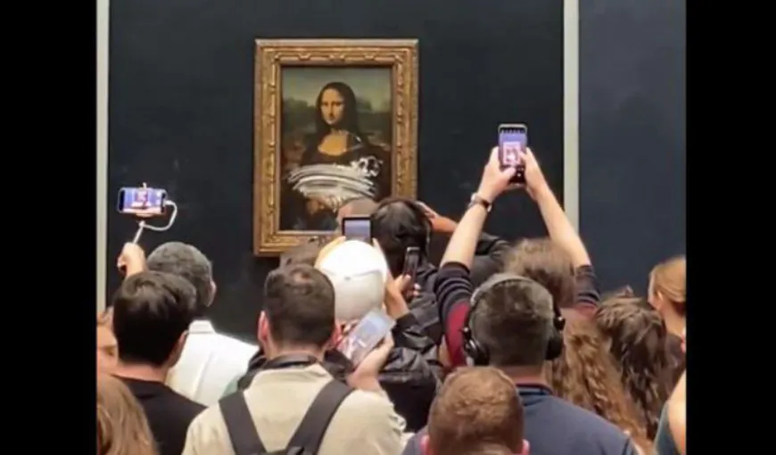 Gest revoltător: Mona Lisa, mânjită cu mâncare, la Muzeul Luvru (VIDEO + FOTO)
