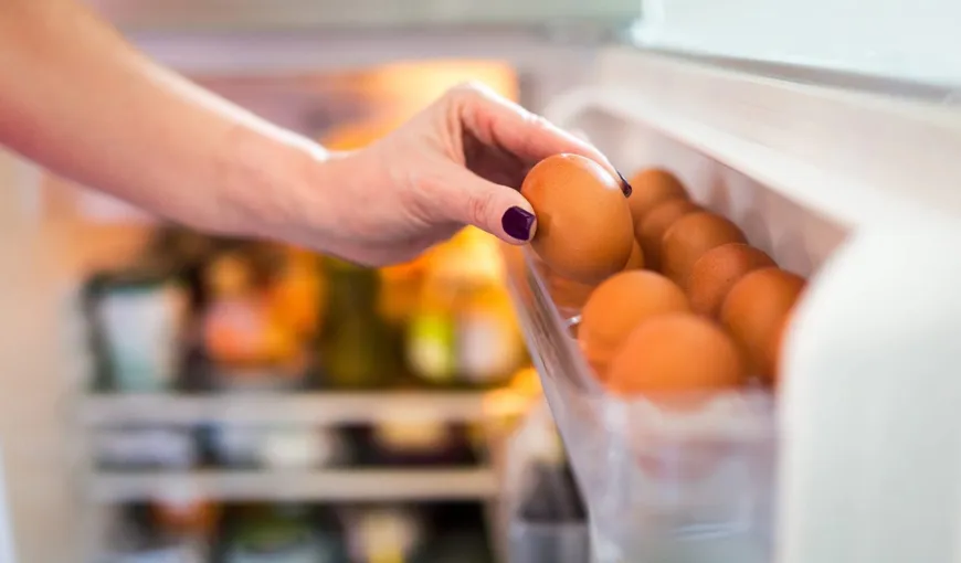 Motivul uluitor pentru care nu e bine să ţii ouăle pe uşa frigiderului. Marea greşeală făcută de aproape toţi oamenii