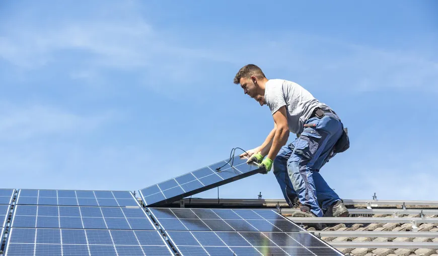 Toate clădirile noi din UE vor fi obligate să aibă panouri solare. Planul Comisiei Europene pentru a reduce dependenţa de importurile din Rusia