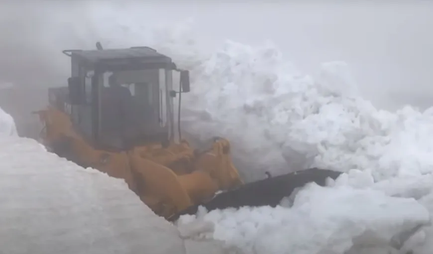 Imagini incredibile de la munte, în România. Zăpadă de 3 metri (VIDEO)