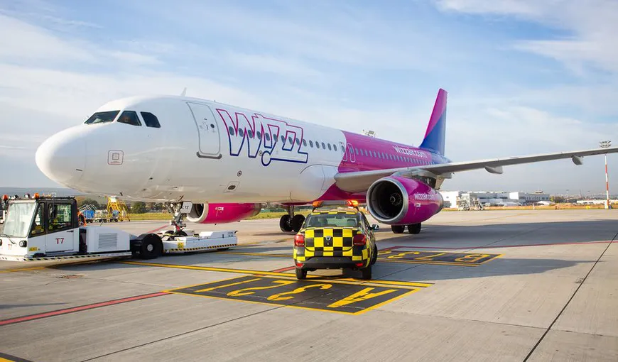 Aterizare de urgenţă pe Aeroportul din Cluj. Un avion Wizz Air Cluj-Roma a lovit un stol de păsări