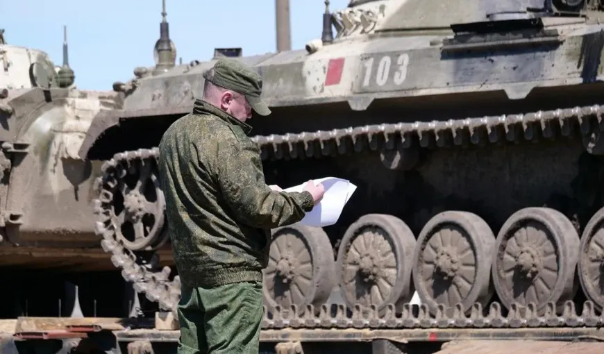Belarus se pregăteşte de intrarea în război. Bărbaţii sunt chemaţi în masă la birourile militare şi sunt somaţi să se înroleze