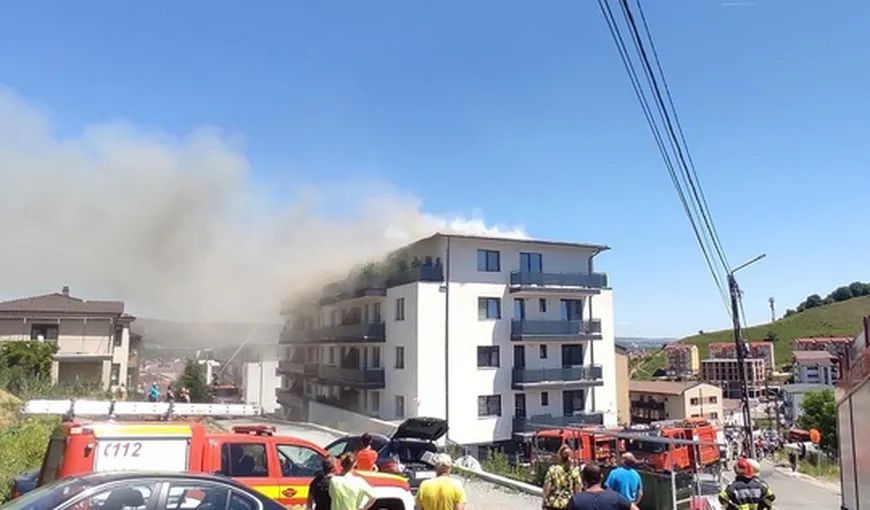 Incendiu într-un bloc în Cluj. Zeci de locatari au fost evacuaţi
