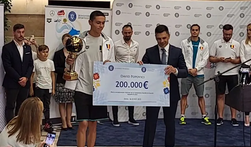 Ce a făcut David Popovici cu primii bani câştigaţi din înot. Guvernul l-a premiat cu 200.000 de euro după CM de la Budapesta