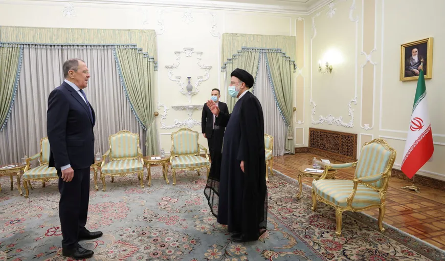 Rusia strânge relaţiile cu Iran, un duşman declarat al occidentului. Lavrov s-a întâlnit la Teheran cu preşedintele Ebrahim Raisi