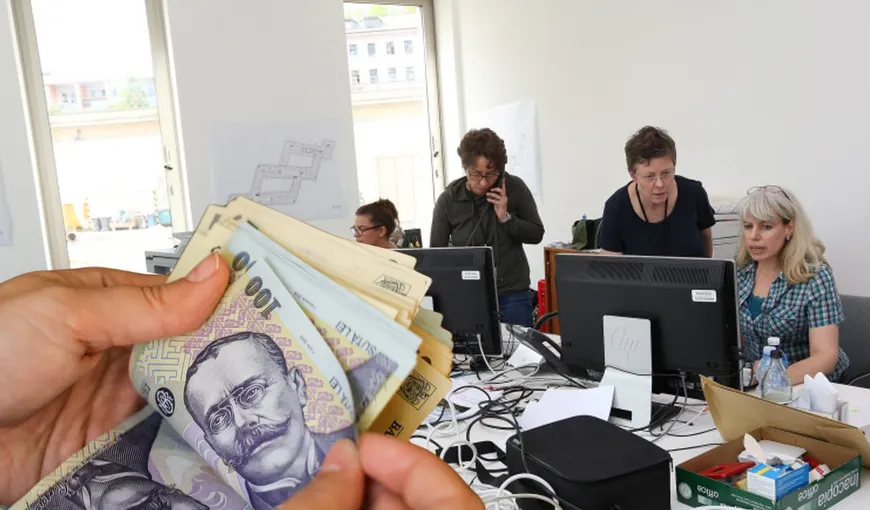 Salarii majorate cu 50% pentru bugetari. Cine sunt românii fericiţi înainte de Crăciun