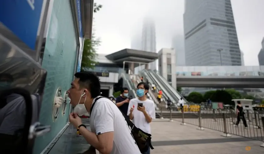 Mai multe districte din Shanghai introduc din nou carantina şi testarea în masă, iar la Beijing se închid spaţiile destinate divertismentului din cauza răspândirii Covid