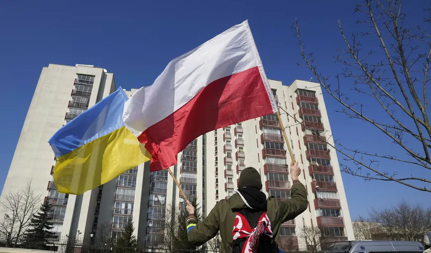 Ajutorul Poloniei pentru Ucraina nu este dezinteresat. Presa de la Varşovia scrie de un posibil stat unic, polono-ucrainean