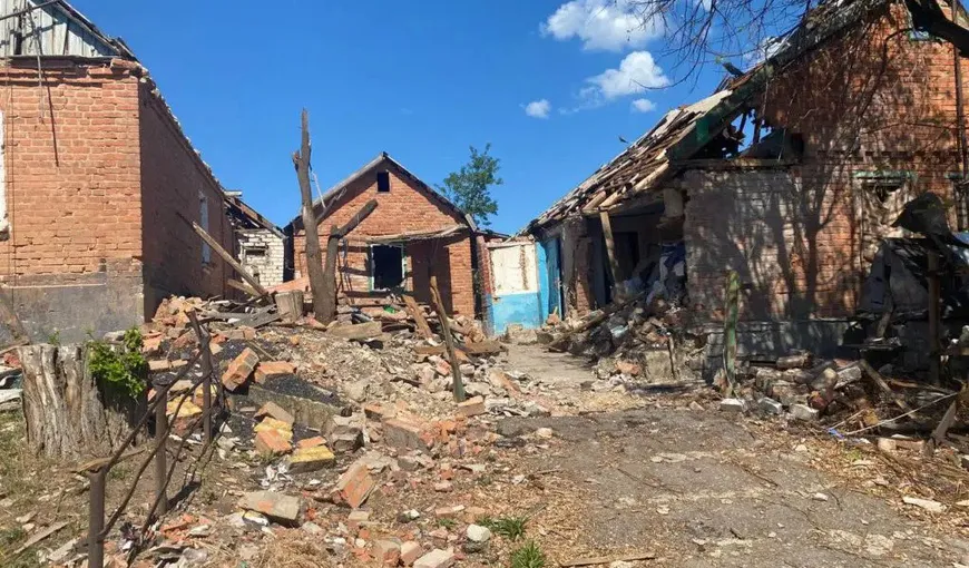 Noi bombardamente ale rușilor în 16 localități din Donețk. Civili morți și răniți și cartiere rezidențiale distruse. Autoritățile le-au transmis tuturor să nu iasă din case
