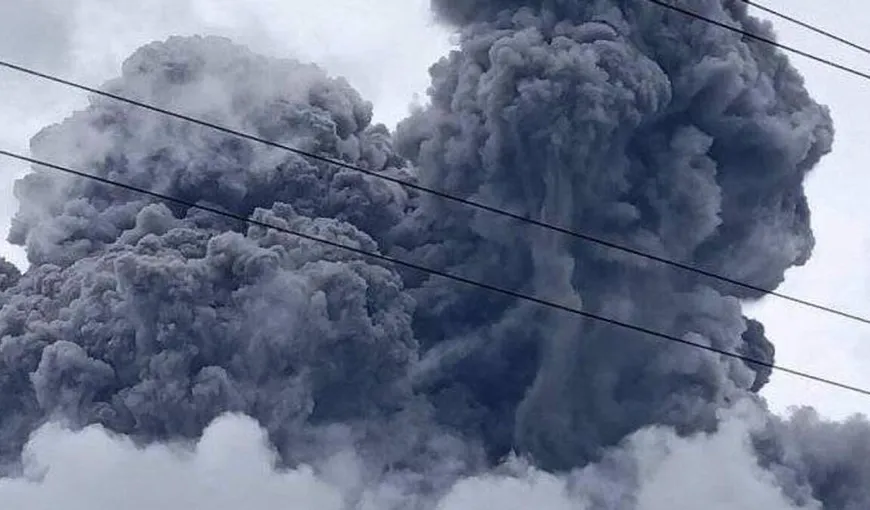 Imagini terifiante după ce un vulcan a erupt. Sute de oameni, evacuaţi VIDEO