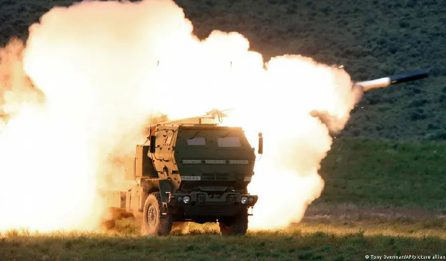 VIDEO cu noile lansatoare M270 în acţiune. Lansatoarele mai performante ca HIMARS fac ravagii pentru armata rusă