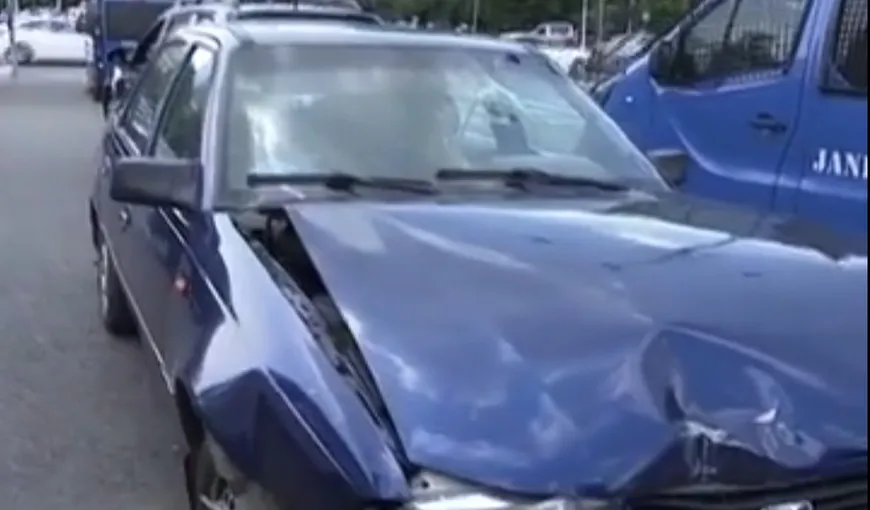 Maşină cu reporteri România TV, accidentată în trafic de un autoturism condus de un şofer beat şi drogat
