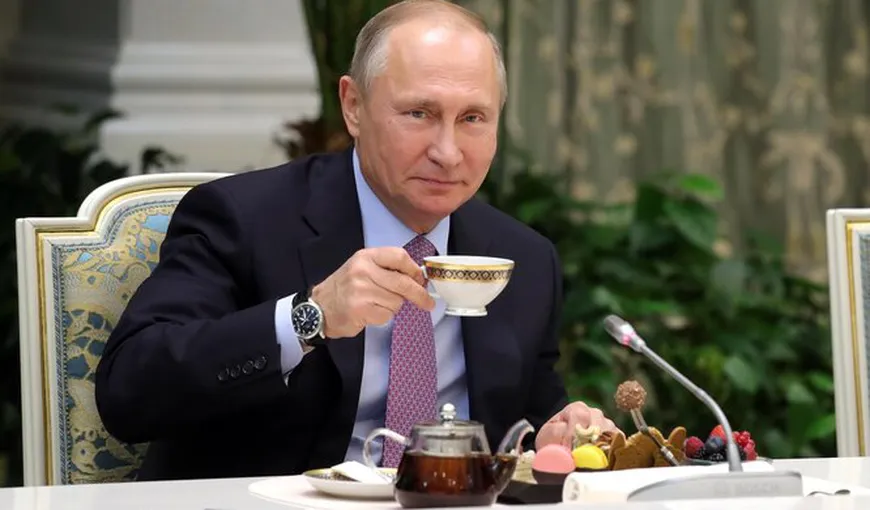 Ceaiul e bun împotriva inflaţiei şi în Rusia. Inspirat de îndemnul către români al lui Mugur Isărescu, Vladimir Putin le spune ruşilor: „Beţi ceai Ivan în loc de Coca-Cola”