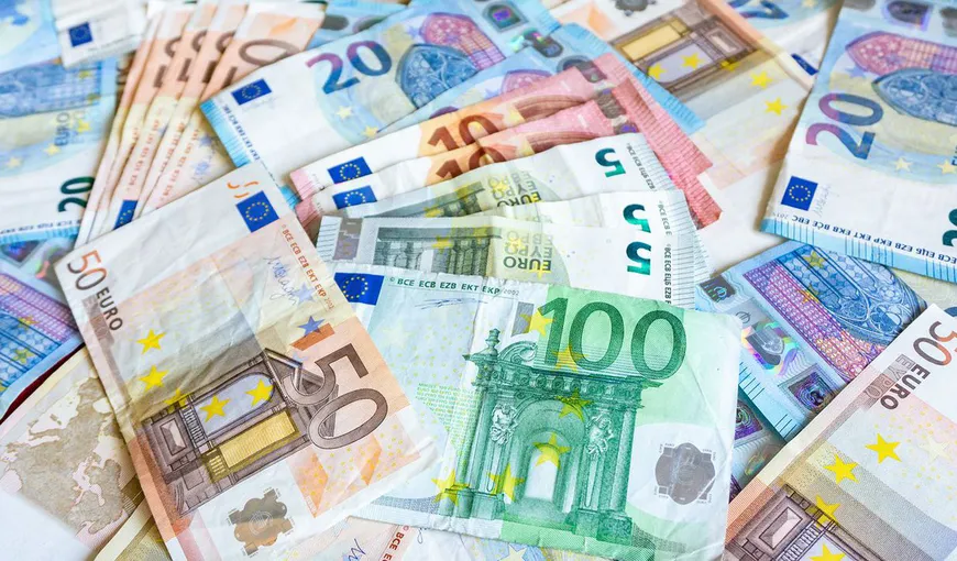 Francul elveţian sare de pragul de 5 lei. Dolarul se apropie de euro – CURS VALUTAR BNR 12.07.2022
