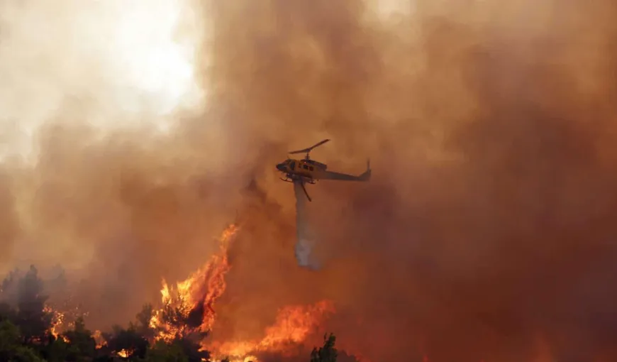 Incendii puternice de vegetaţie în insula Lefkada. Autorităţile din Grecia avertizează că există pericolul ca şi în alte zone să izbucnească incendii VIDEO