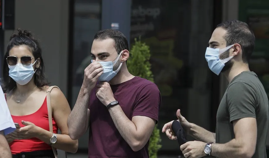 Revin restricţiile din pandemie. Masca redevine obligatorie momentan în spitale. Ministrul Sănătăţii recomandă masca şi în autobuz sau avion