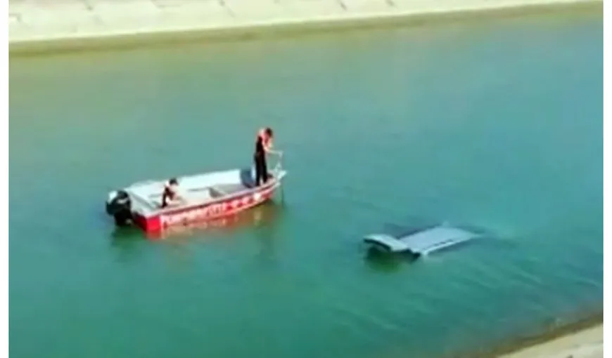 Tragedie în Bacău. Doi oameni au murit după ce au căzut cu maşina în lac
