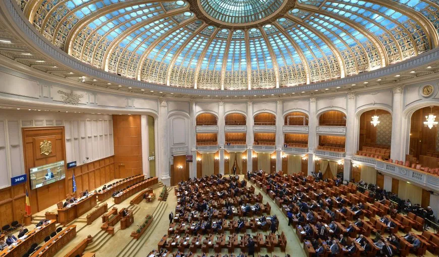 Cât au lucrat parlamentarii români în plen în prima jumătate a lui 2022. Ce sumă fabuloasă încasează pentru o zi de muncă