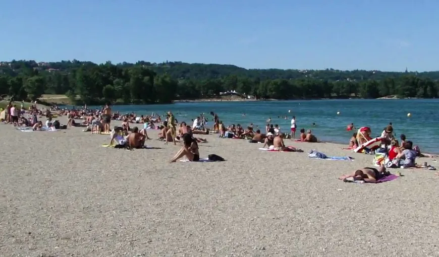 Confruntare sângeroasă pe o plajă de nudişti din Franţa. Un bărbat fost împușcat de trei ori, pentru că i-a scandalizat pe ceilalţi turişti