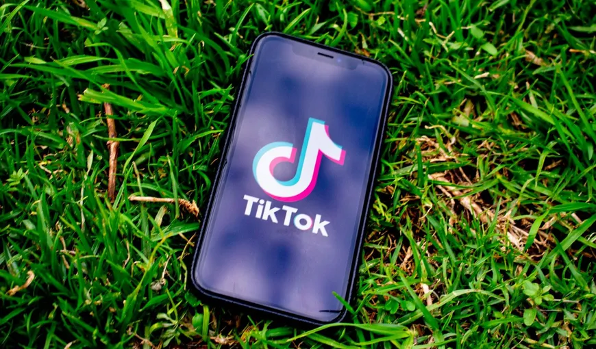 O nouă farsă a devenit virală pe TikTok. Experţii trag un semnal de alarmă şi ne împărtăşesc riscurile la care ne expunem
