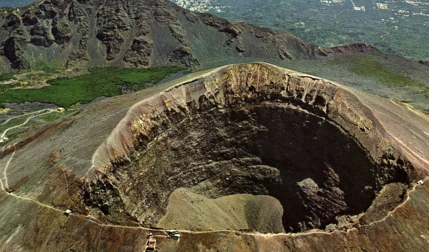 Era să-şi piardă viaţa din cauza unui selfie. Un turist a căzut în craterul Muntelui Vezuviu în timp ce încerca să-şi facă fotografia perfectă