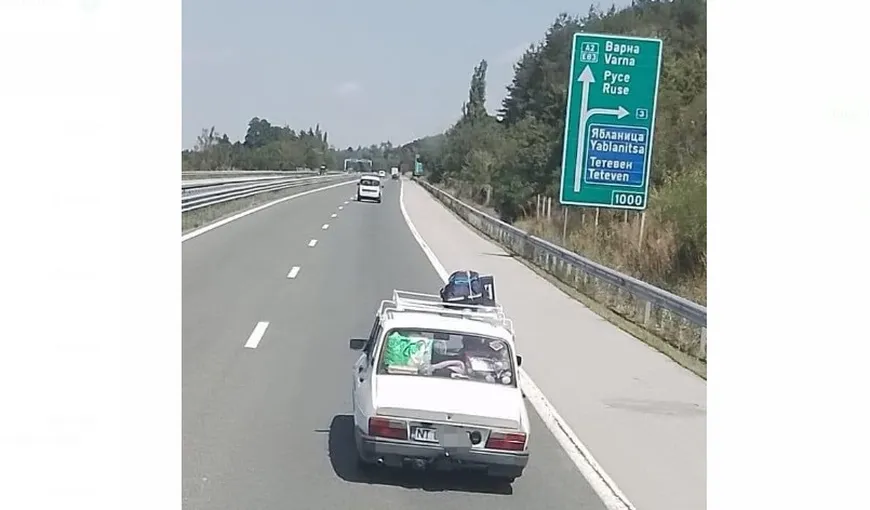 Românul cu Dacia 1300 care se întorcea din Grecia, viral pe Internet: „Pun pariu că are la el un set de bujii”