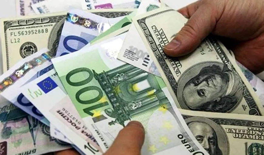 Euro a coborât sub 0,99 dolari pentru prima dată în ultimii 20 de ani. Analiştii spun că acesta este doar începutul