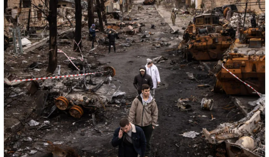 Cât costă să vizitezi oraşele bombardate din Ucraina. 150 de oameni au plătit să vadă cu ochii lor ororile războiului