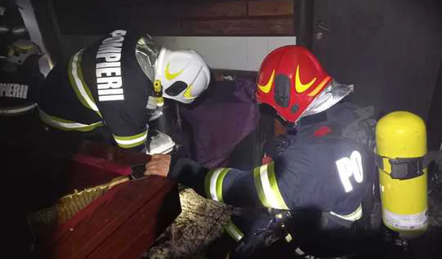 Incendiu la o pensiune din judeţul Vâlcea. 16 copii au ajuns la spital. Circa 20 de persoane rămăseseră blocate în balcoane au fost salvate