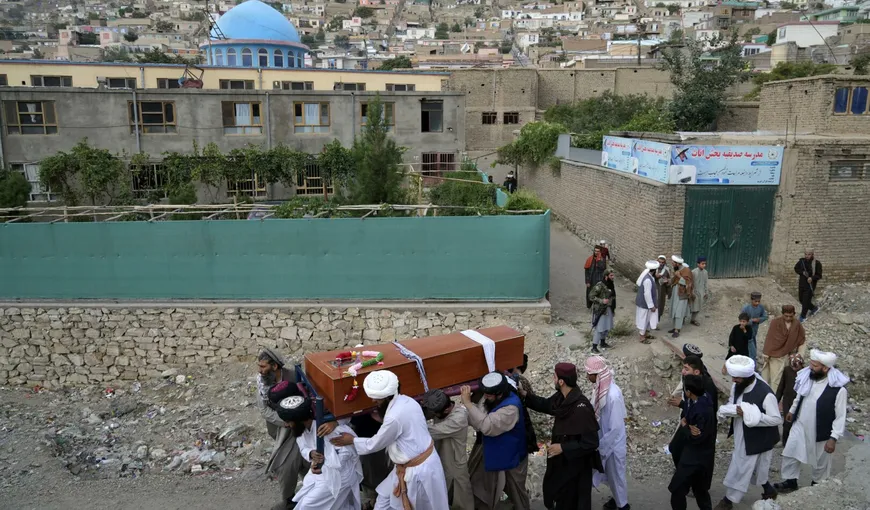 Explozie într-o moschee din Kabul, chiar în timpul rugăciunii de seară. Autorităţile se tem de un bilanţ cu peste 20 de morţi