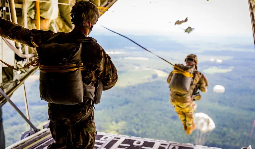 MApN recrutează 40 de persoane pentru divizia de paraşutişti comando. Ce salariu primesc viitorii luptători de elită