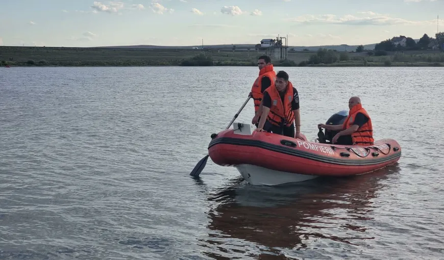 A fost găsit tânărul de 18 ani înecat după ce s-a răsturnat cu caiacul în iazul Lipoveni