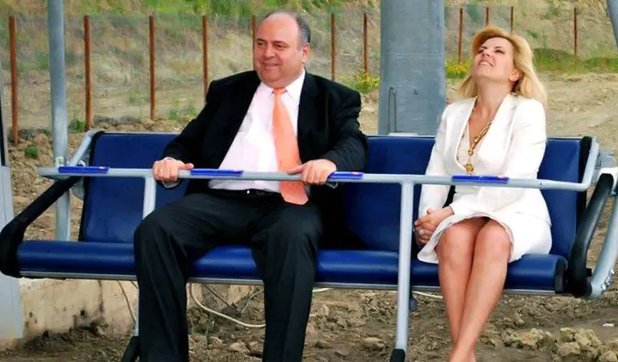 Gondola din Piatra Neamţ, inaugurată cu fast de Elena Udrea şi primarul Pinalti, scoasă la vânzare