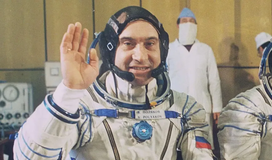 A murit cosmonautul care deţine recordul pentru cea mai lungă şedere în spaţiu