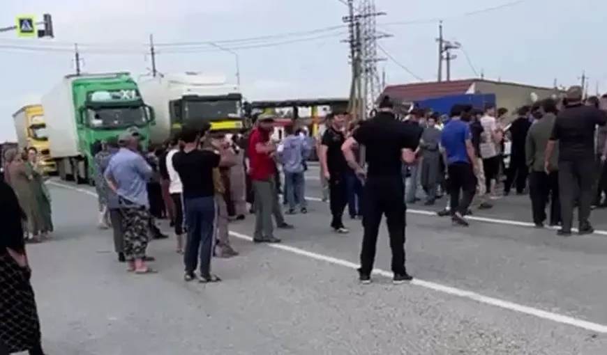 Ruşii se revoltă faţă de mobilizarea ordonantă de Putin. Proteste masive şi confruntări violente cu poliţia în Daghestan