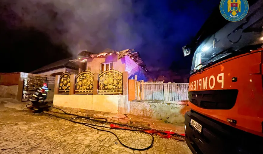 Incendiu puternic în Babadag. Mai multe locuinţe au fost distruse. Focul ar fi fost pus intenţionat