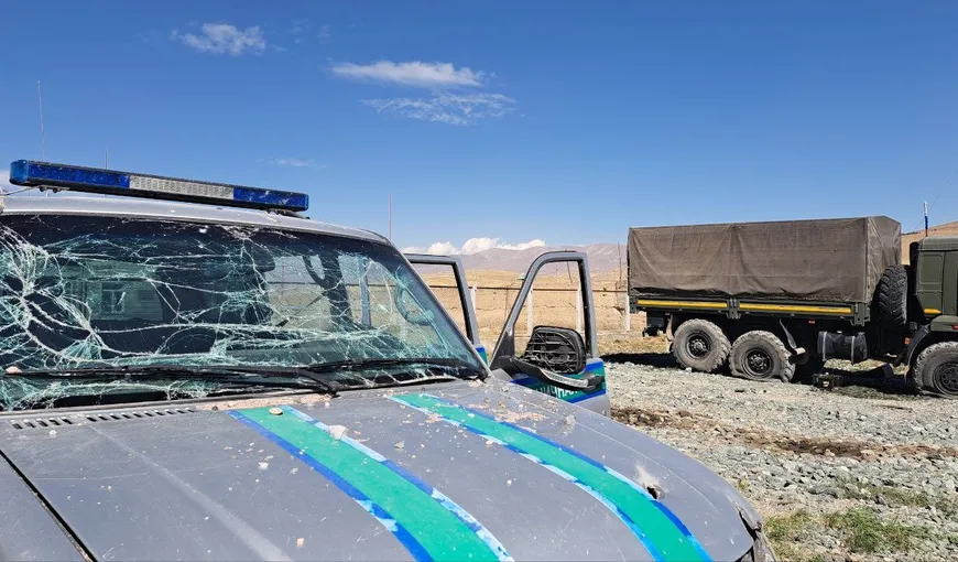 Azerbaidjanul a deschis focul asupra unor vehicule FSB ruseşti. Războiul cu Armenia este în toi, Erevanul anunţă că 105 militari de-ai săi au fost ucişi