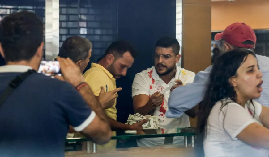 Oameni disperaţi jefuiesc băncile pentru a-şi lua propriii bani în Liban, ţară în criză financiară profundă VIDEO