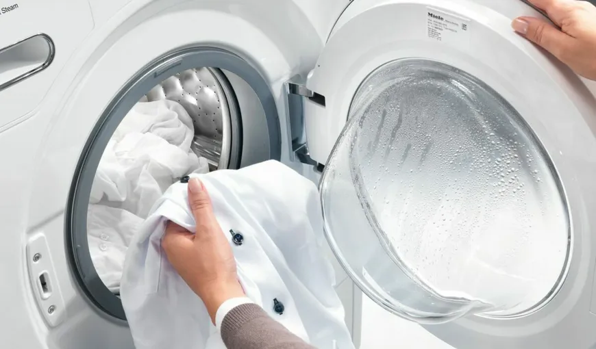 Motivul pentru care maşina de spălat are geamul curbat în interior. Cum ajută această forma la procesul de spălare
