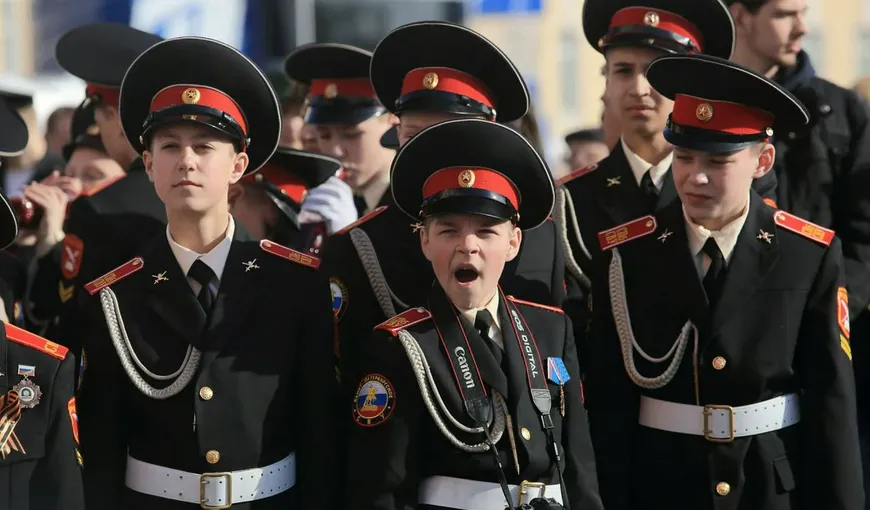 Putin vrea să înfiinţeze centre de educaţie patriotică, pregătire sportivă şi militară pentru tinerii ruşi
