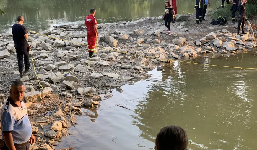 Copil de şase ani dispărut de acasă, găsit mort în albia unui râu în Arad