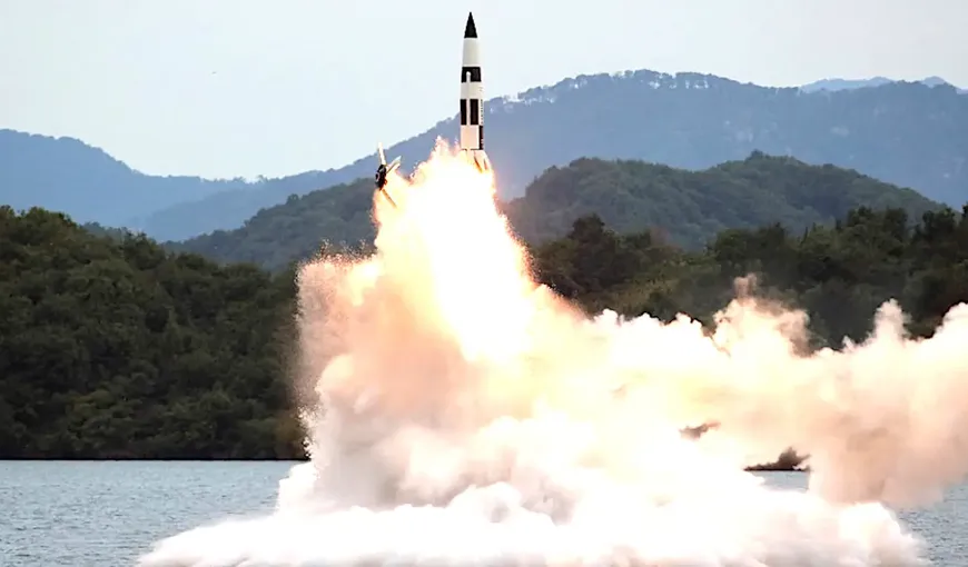 Coreea de Nord îşi intensifică manevrele militare la graniţa de sud şi lansează o nouă rachetă balistică