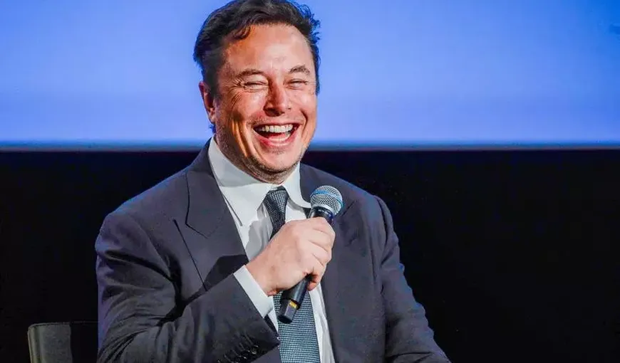Elon Musk a dizolvat consiliul de administraţie al Twitter şi s-a declarat „unicul director” al companiei