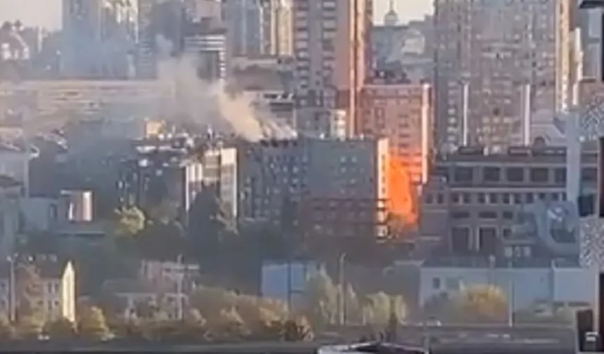 VIDEO cu o dronă kamikaze prăbușindu-se peste o clădire din Kiev. În bombardamente a murit şi un cuplu tânăr, cu soţia însărcinată în şase luni
